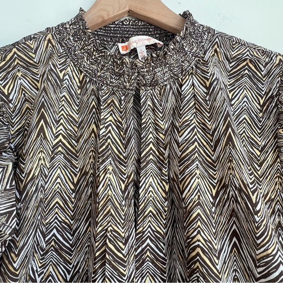 Jude Connally honey Ruffle flutter smocked Top Chevron Print Gold keyhole - Picture 6 of 13